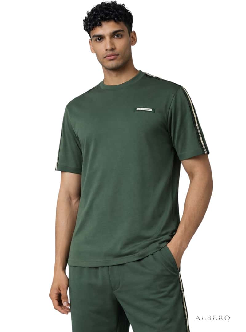 T-shirt con tape logo