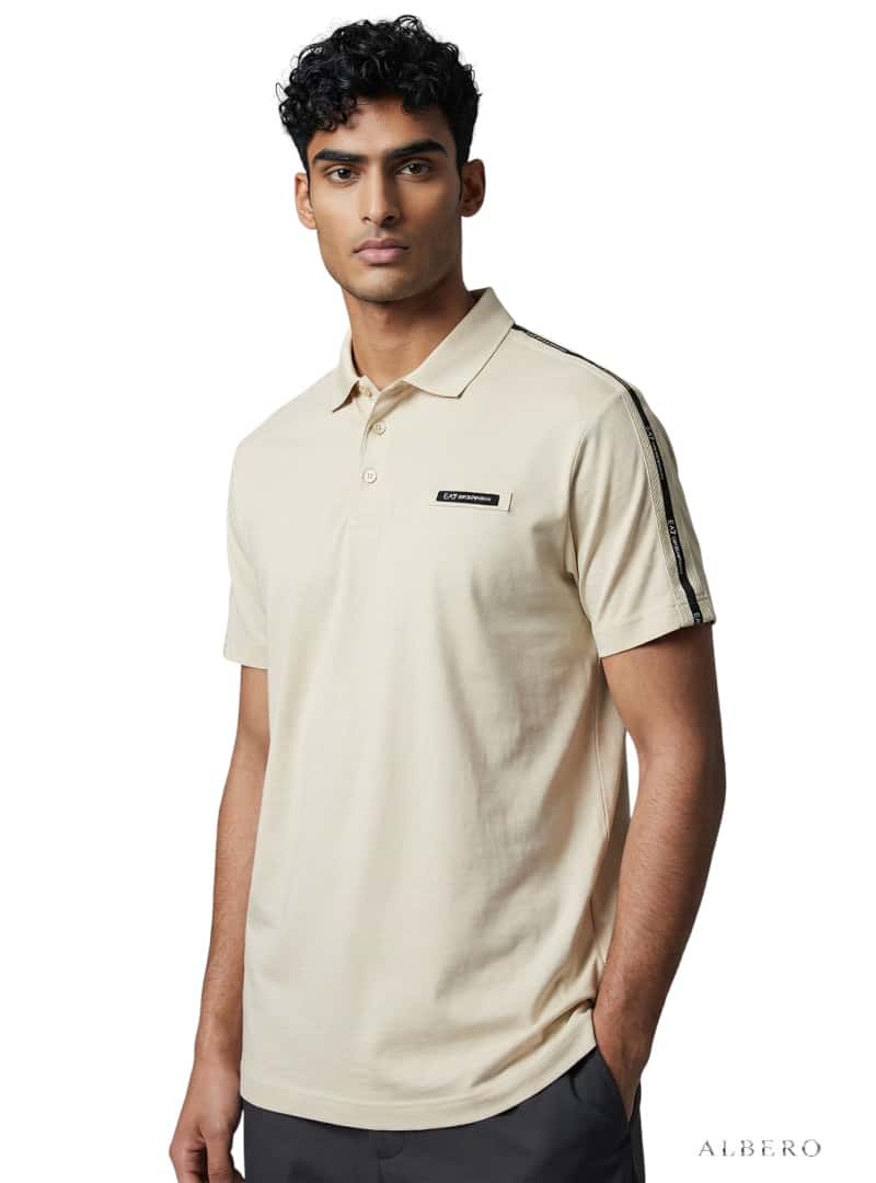 Polo con logo tape